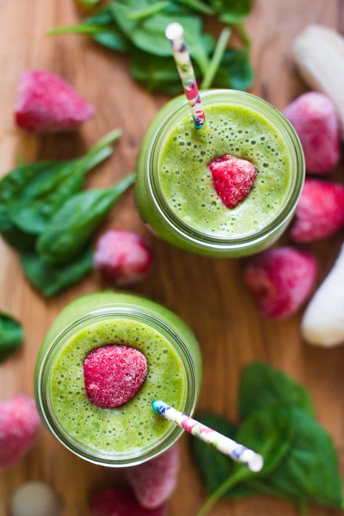 Quick & Easy Strawberry Banana Green Smoothie for Energy